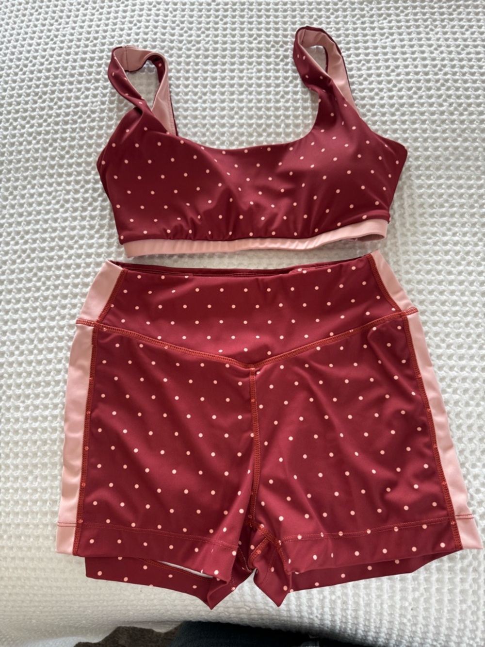 Women's Polka Dot Sports Bra & High-Waist Shorts Set - Wine Pink